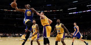 Lakers, Warriors'a fark attı