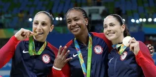 Taurasi WNBA tarihine geçti