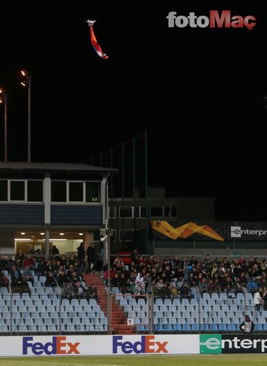 Dudelange-Karabağ maçında sahada drone ile Ermenistan bayrağı uçuruldu!