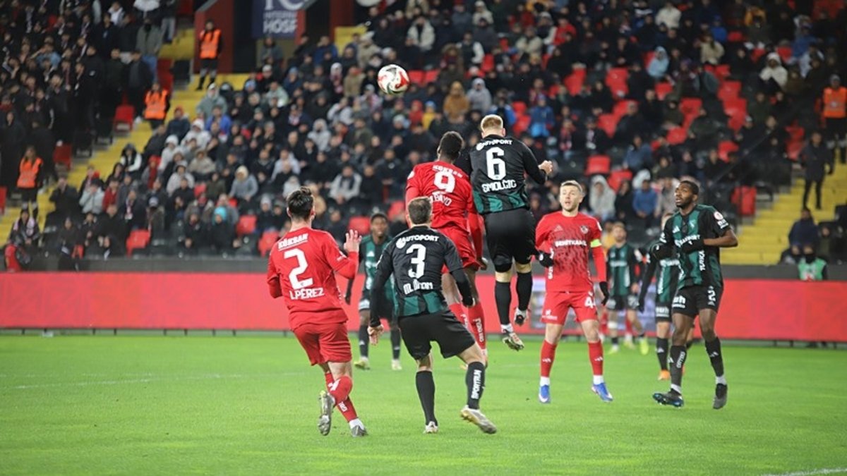 Gaziantep FK 10 kişiyle kazandı!