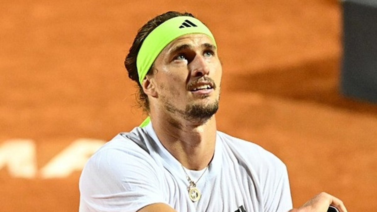 Roma Açık Tenis Turnuvası'nda tek erkeklerde son şampiyon Zverev elendi Roma Açık Tenis Turnuvası'nda tek erkeklerde son şampiyon Zverev elendi
