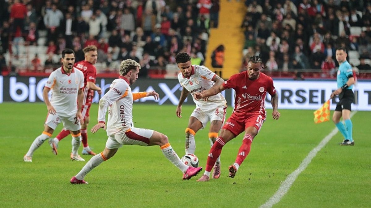 Eski hakemden Hesap.com Antalyaspor-Galatasaray maçı sonrası flaş penaltı yorumu!