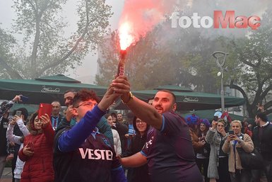 Trabzonspor taraftarları meydanları tıklım tıklım doldurdu! Halk şampiyonluğu bekliyor....
