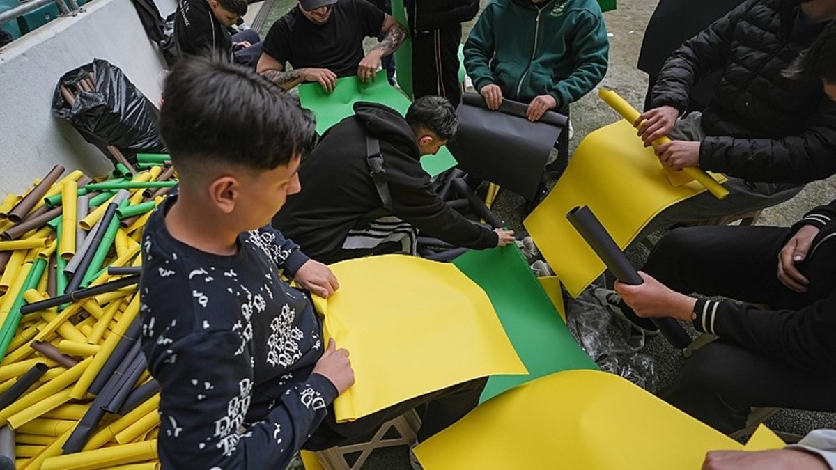 Bursaspor taraftarından şampiyonluk maçına özel koreografi