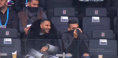 Tribünde gol attı!