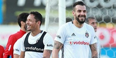 Beşiktaş'ta Adriano ve Negredo'nun durumu belirsiz