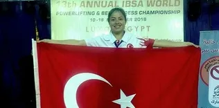 Dünyaları kaldırdı