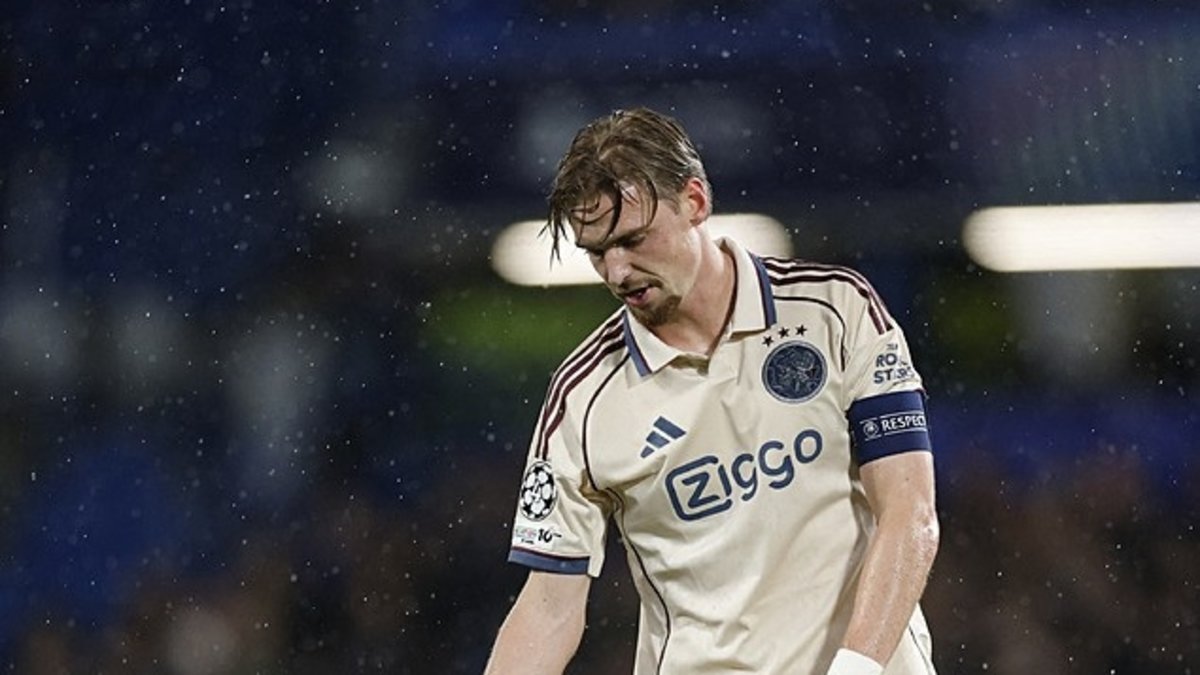 Ajax'ın yıldızı oyuncusu Galatasaray maçında cezalı duruma düştü! Ajax'ın yıldızı oyuncusu Galatasaray maçında cezalı duruma düştü!