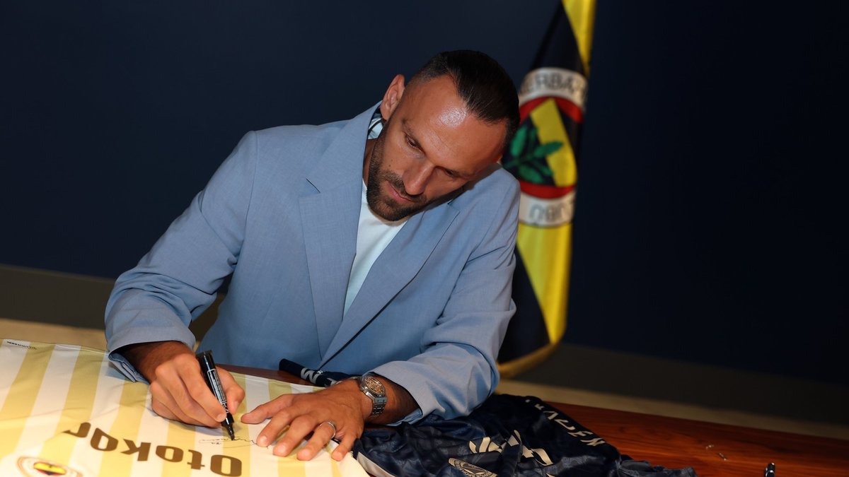 Fenerbahçe, Vedat Muriqi'i resmen açıkladı!