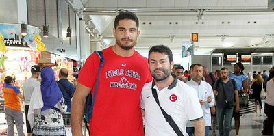 Milli güreşçi Taha Akgül, ABD'ye gitti