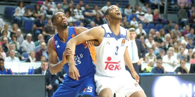 Anadolu Efes lidere direnemedi