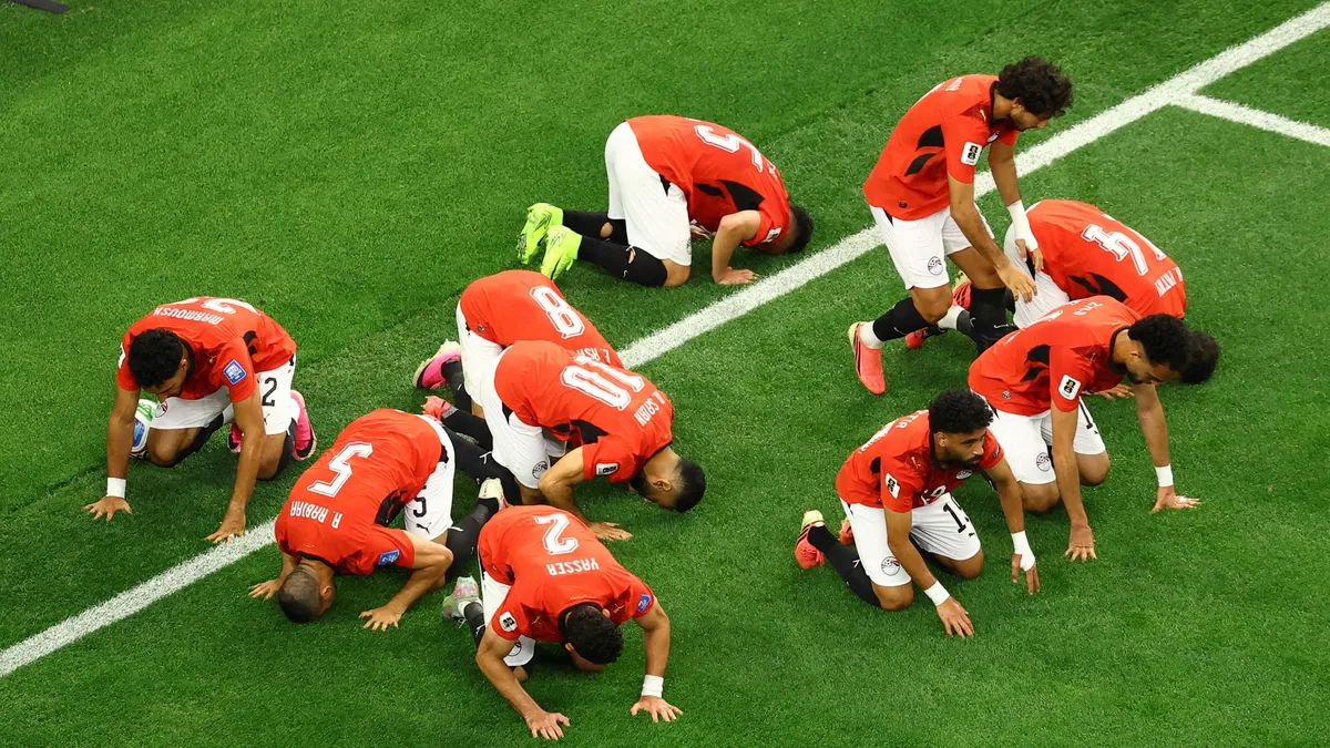 Mısırlı futbolcular golden sonra secdeye gitti