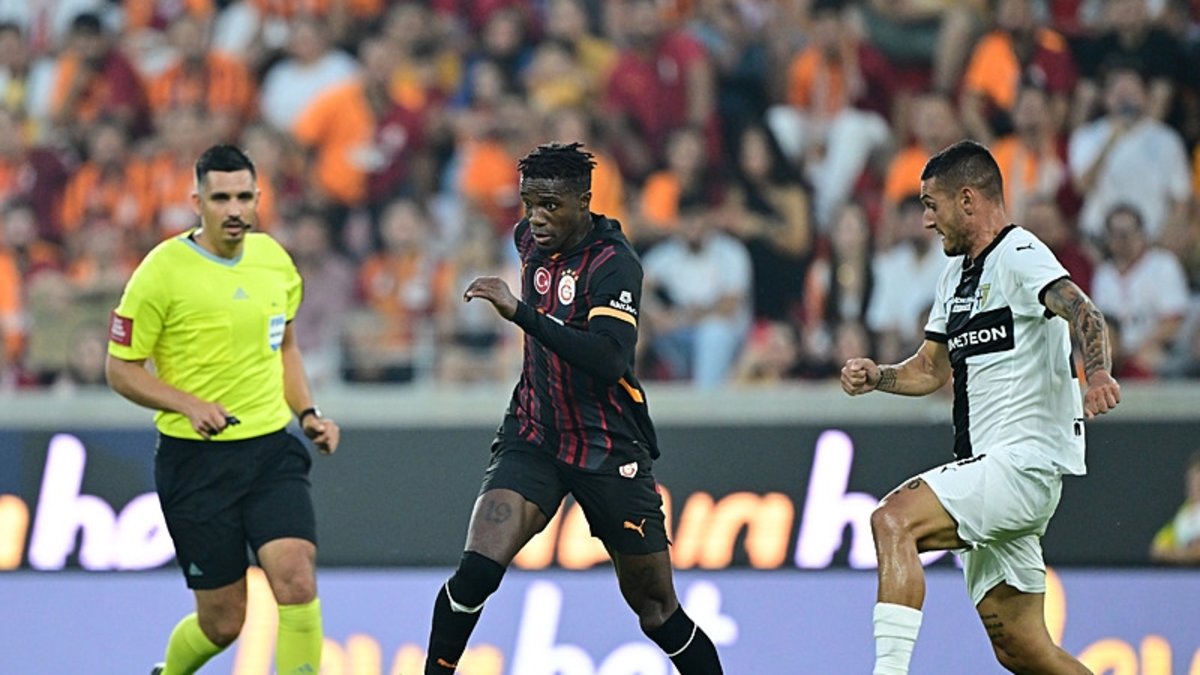 Zaha'dan Galatasaraylı taraftarlara tepki! Zaha'dan Galatasaraylı taraftarlara tepki!