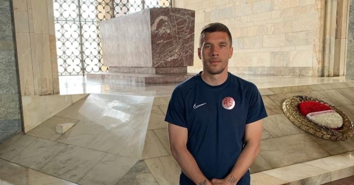 lukas podolski anitkabir de fotomac