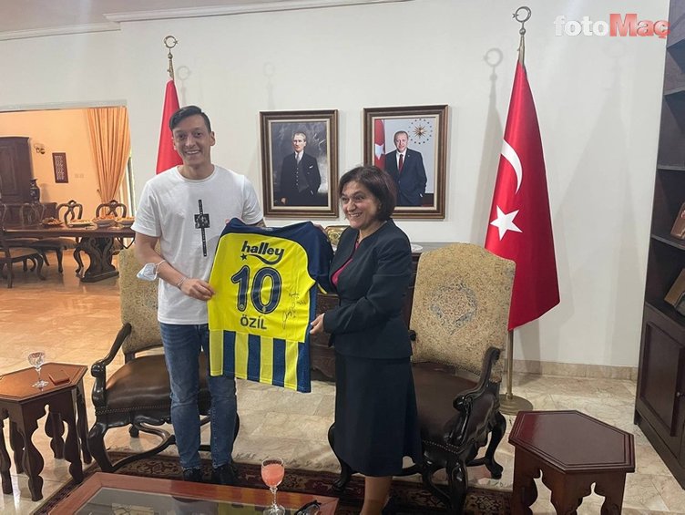 Fenerbahçeli Mesut Özil'den Endonezya'ya yeşil ışık! "Bali United'da oynamak isterim"