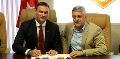 Samsunspor’da Özalan imzaladı