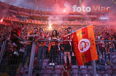 Galatasaray şampiyonluk kutlamasında para bastı!