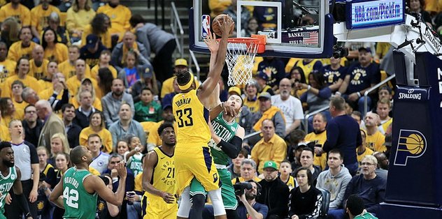 Myles Turner 2 metrelik rakibinin üzerinden smaç bastı!
