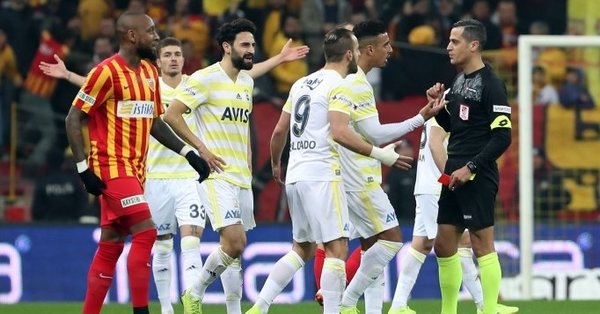 Tartisma Alevlendi F Off Kufur Mu Son Dakika Fenerbahce Haberleri Fotograflari Fotomac