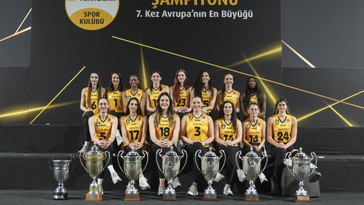 VakıfBank'ta 11 voleybolcuyla yola devam kararı!