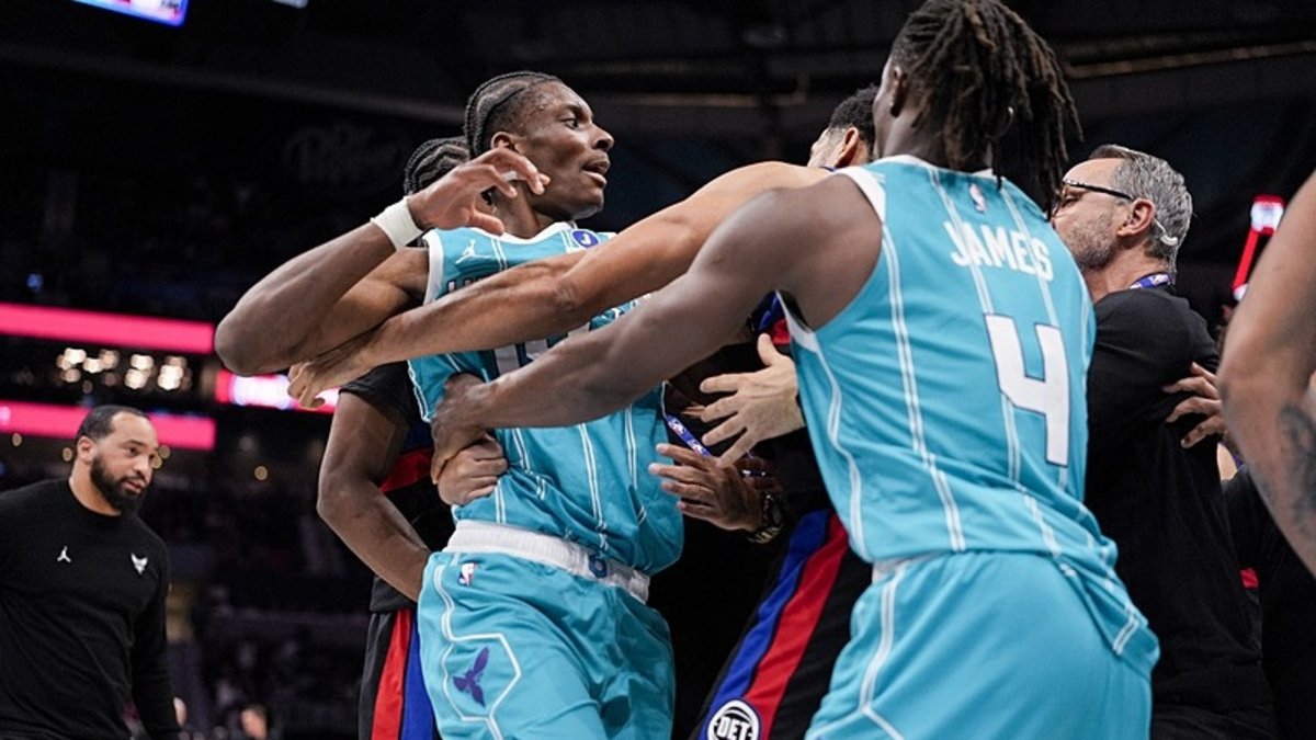 NBA'de Hornets-Pistons maçındaki olaylar sonrası 4 oyuncuya ceza
