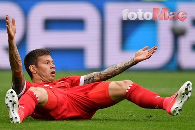 Karantina dinlemedi! Rus futbolcu Smolov nişanlısı için bunu yaptı