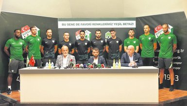 Timsah şov yaptı