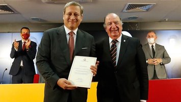 Burak Elmas resmen başkan!