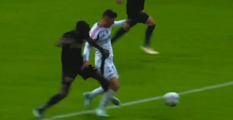 kayserispor-besiktas-macinda-penalti-karari-iste-o-pozisyon-1727722017614.jpg