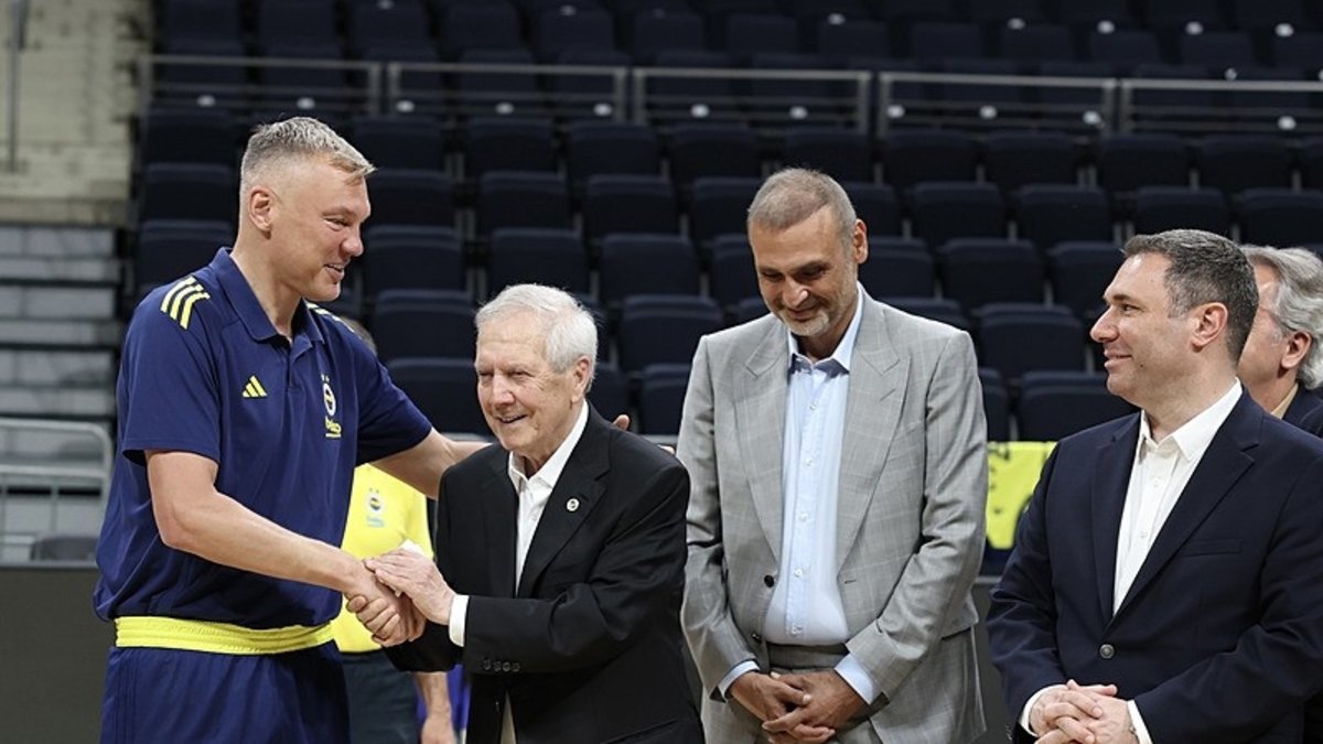 Aziz Yıldırım'dan final serisinin ilk maçı öncesinde Fenerbahçe Beko'ya ziyaret!