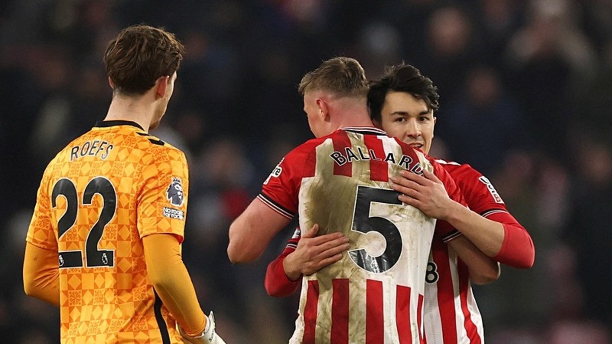 Sunderland evinde Burnley'i farklı geçti!