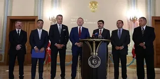 Tribünde kardeşlik