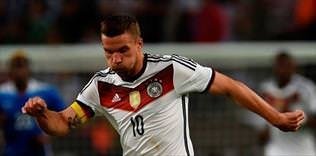 Podolski kapıyı açtı