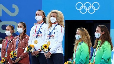 Teniste çift kadınlarda altın madalyanın sahibi Krejcikova - Siniakova ikilisi oldu!