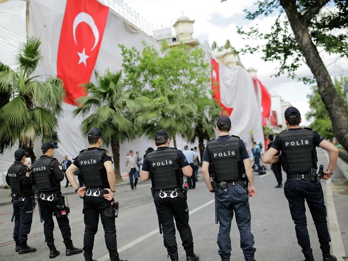 polis-haftasi-mesajlari-polis-arkadasa-ese-sevgiliye-babaya-kutlama-mesaji-polis-haftasi-mesajlari-facebook-wh-1681125546679.jpeg
