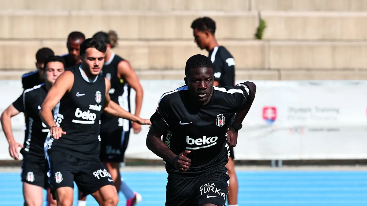 Beşiktaş'ın yeni transferi Kassoum Ouattara antrenmana çıktı
