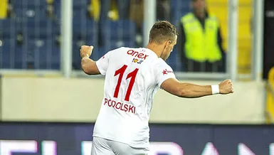 Podolski 5 maçta 5 puana etki etti