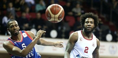 Anadolu Efes Antep’te güldü