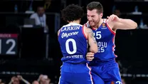 Larkin tarih yazdı Anadolu Efes farklı kazandı!