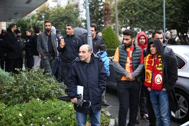 Galatasaray Teknik Direktörü Fatih Terim’in babası son yolculuğuna uğurlandı