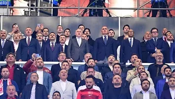Spor Bakanı Bak da tribünde