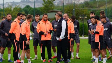 Trabzonspor Teknik Direktörü Abdullah Avcı 19 yaş altı takımını ziyaret etti