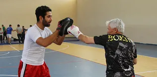 70’lik kick boksçu