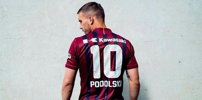 Podolski, Vissel Kobe formasını giydi