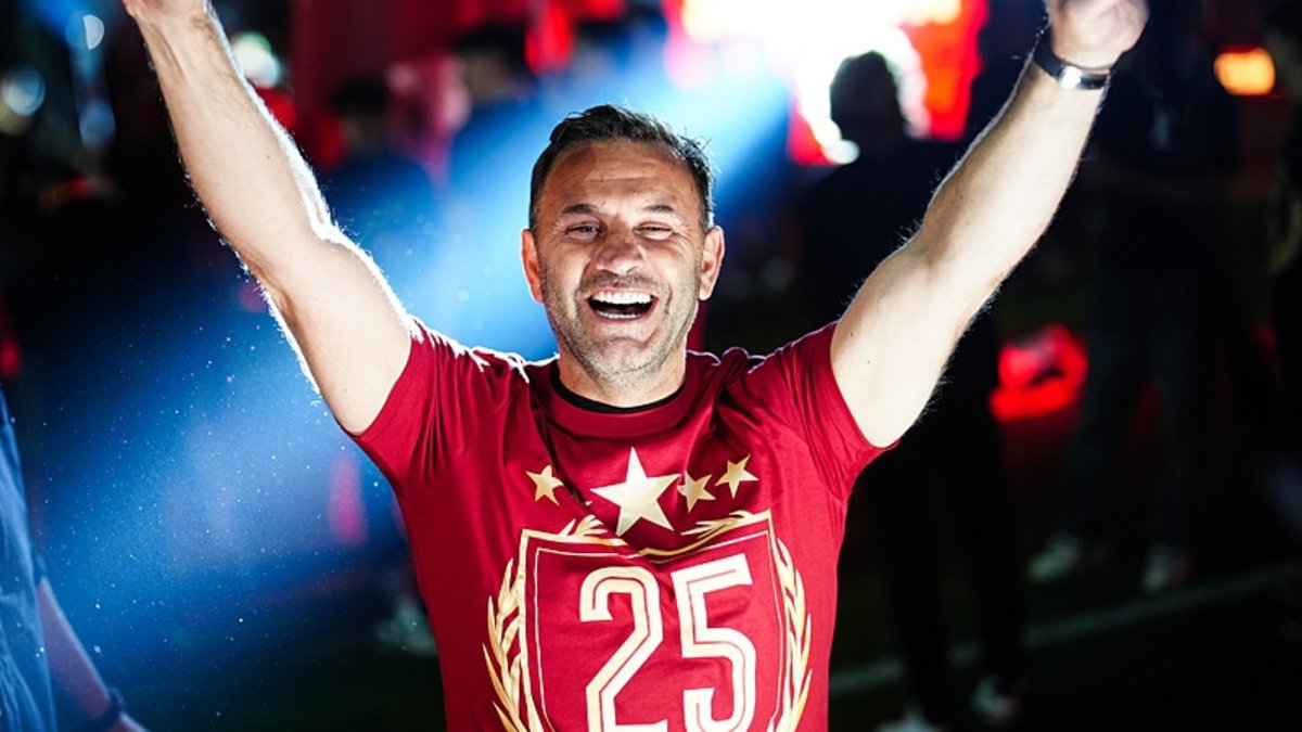 Galatasaray'dan Okan Buruk’a zam! İşte yeni sözleşmenin detayları Galatasaray'dan Okan Buruk’a zam! İşte yeni sözleşmenin detayları