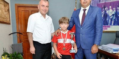 Küçük Kaan, Başkan Demirağ’ı ziyaret etti