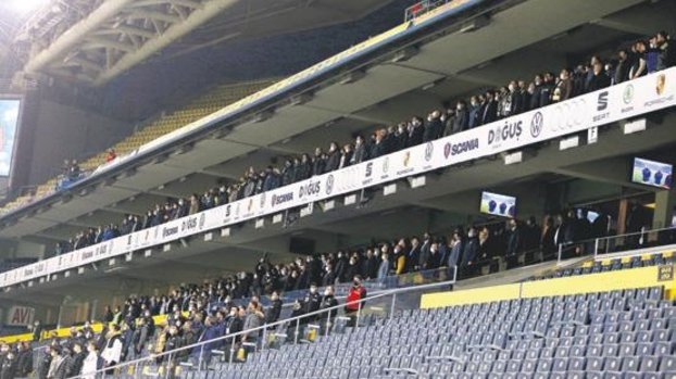 150 sağlıkçı maçı izledi #