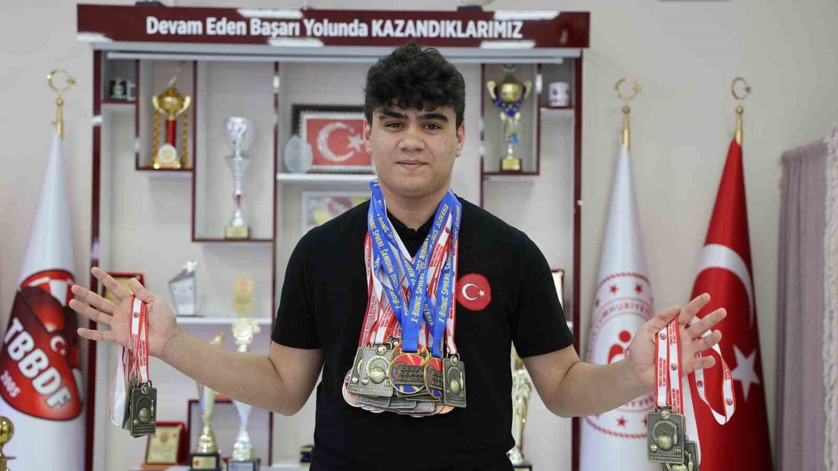 Dünya ve Türkiye dart şampiyonu Bedirhan Nas, 30 madalyaya ulaştı!