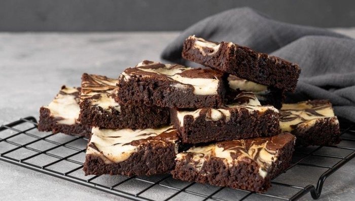muz-kremali-browni-tarifi-muzlu-browni-nasil-yapilir-malzemeleri-yapilisi-puf-noktalari-1694170238479.jpeg