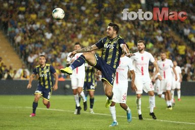 Ozan Tufan sosyal medya yorumlarını okudu! Roberto Carlos ve Pogba...